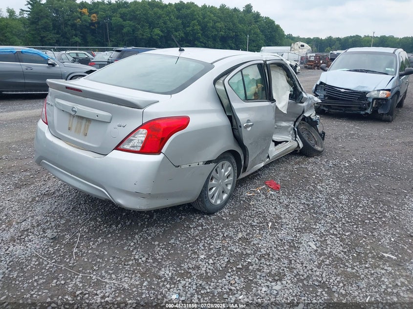 2019 NISSAN VERSA auction photo 4