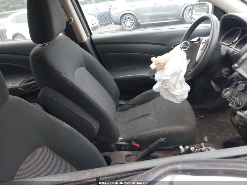 2019 NISSAN VERSA auction photo 5