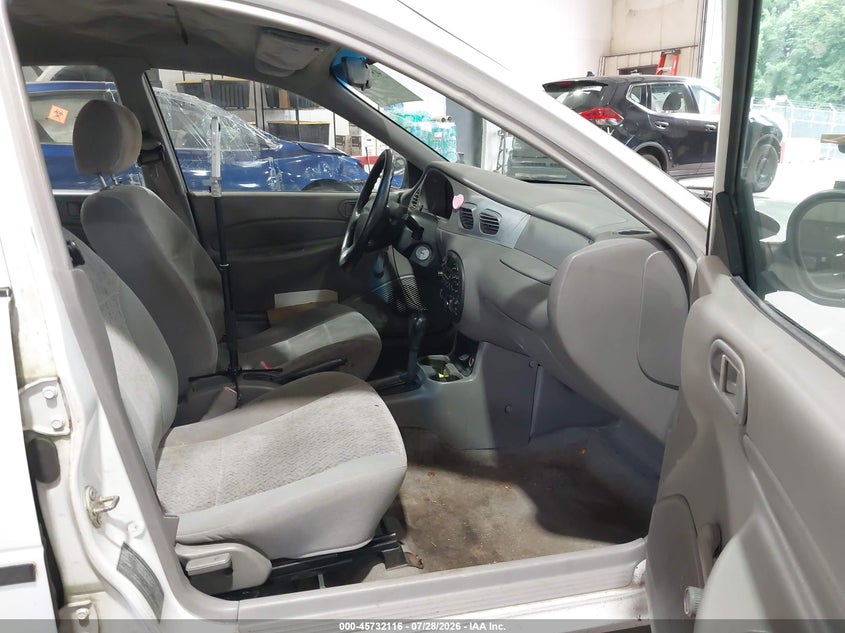 1999 FORD ESCORT auction photo 5
