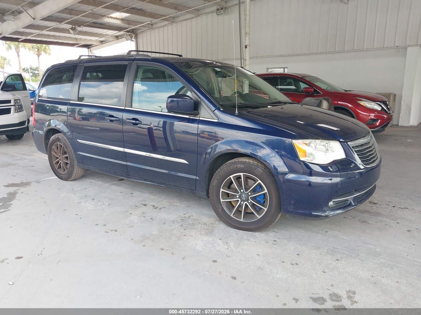 2014 CHRYSLER TOWN & COUNTRY auction photo 1