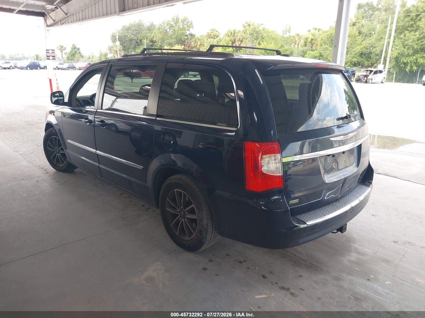 2014 CHRYSLER TOWN & COUNTRY auction photo 3