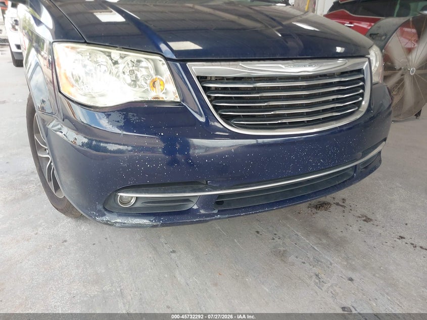 2014 CHRYSLER TOWN & COUNTRY auction photo 6