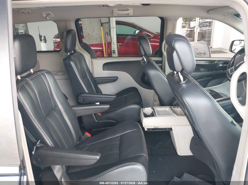 2014 CHRYSLER TOWN & COUNTRY auction photo 8
