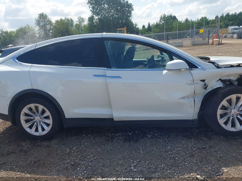 TESLA MODEL X - zdjęcie 14