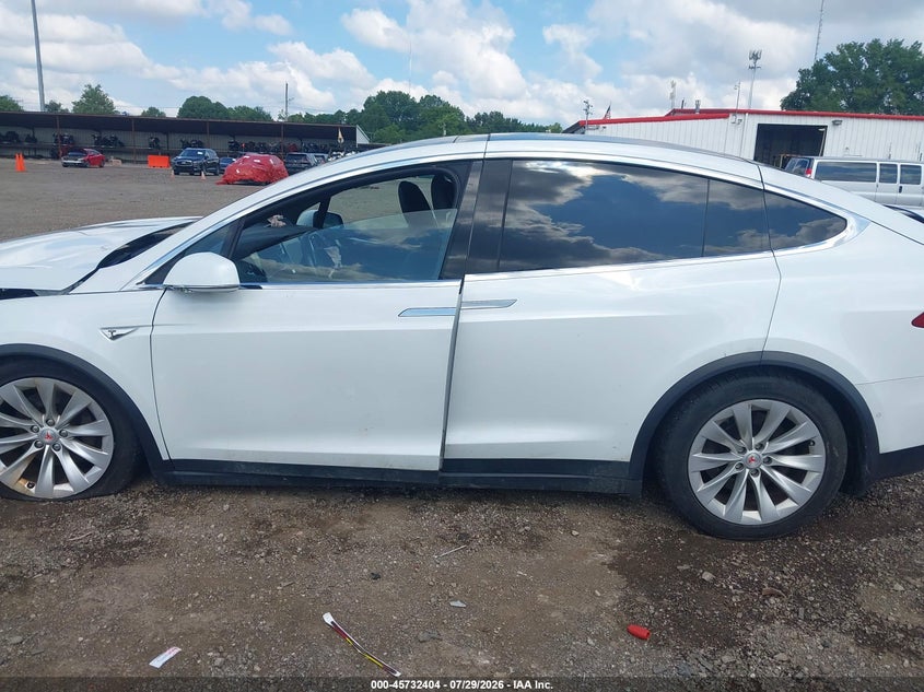 TESLA MODEL X - zdjęcie 15