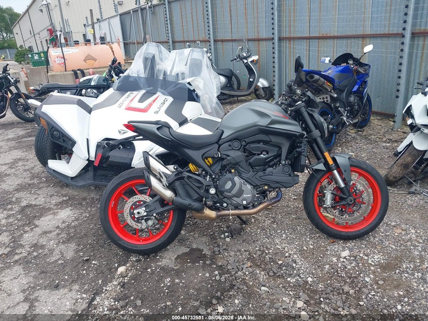 2024 DUCATI MONSTER MOTO 2
