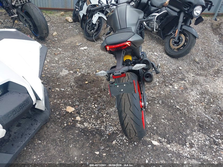 2024 DUCATI MONSTER MOTO 2