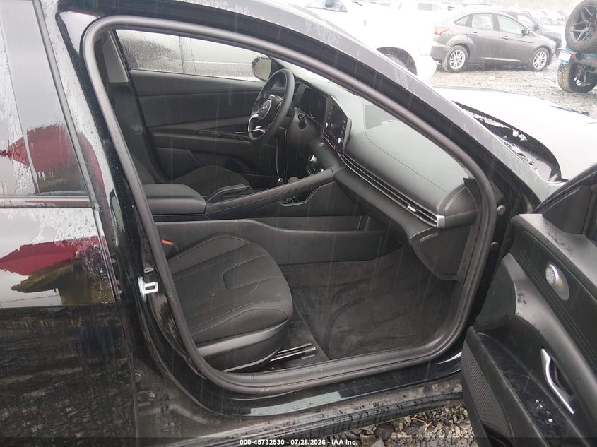 2023 HYUNDAI ELANTRA auction photo 5