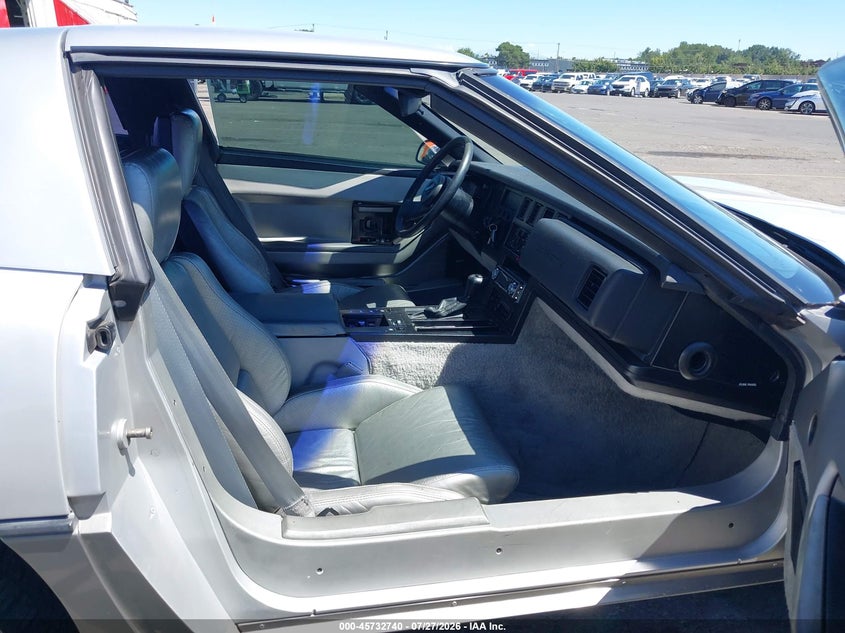 1985 CHEVROLET CORVETTE auction photo 5
