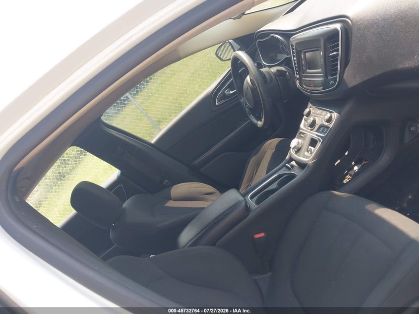 2015 CHRYSLER 200 auction photo 5