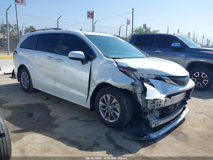 TOYOTA SIENNA - zdjęcie 1