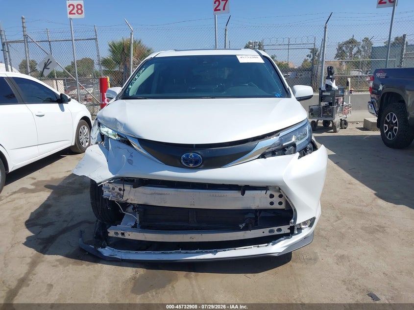 TOYOTA SIENNA - zdjęcie 12