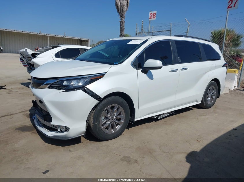 TOYOTA SIENNA - zdjęcie 2