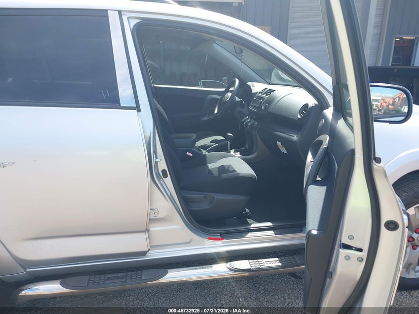 2012 TOYOTA RAV4 auction photo 5