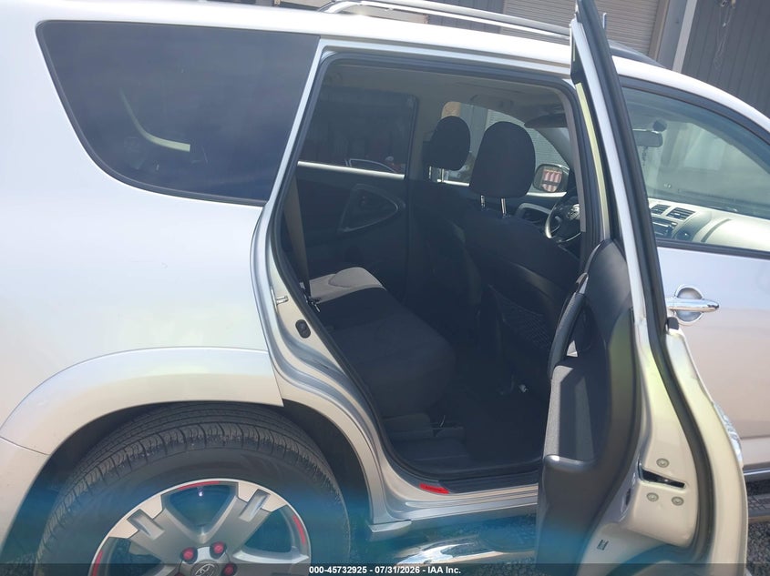 2012 TOYOTA RAV4 auction photo 8
