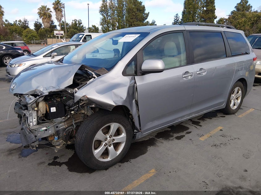 Vin: 5tdkk3dc8bs121478, lot: 46231860, toyota sienna le v6 20112