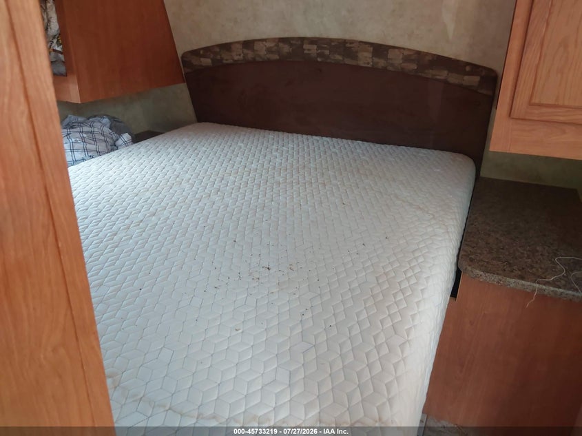 2010 STARCRAFT TRAVEL TRAILER auction photo 5