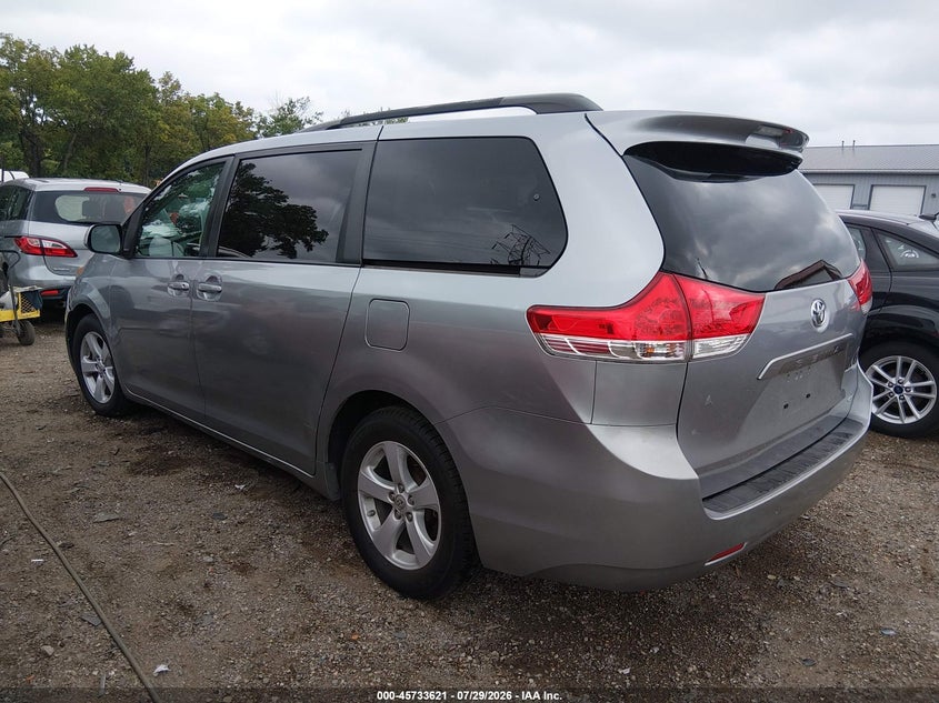 Vin: 5tdkk3dc1bs172949, lot: 46232320, toyota sienna le v6 20113