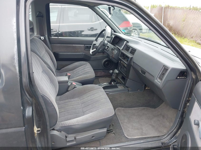 1993 NISSAN TRUCK auction photo 5