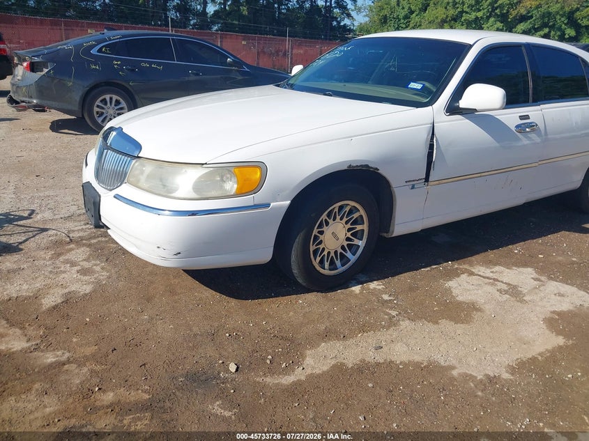 2000 LINCOLN TOWN CAR auction photo 2