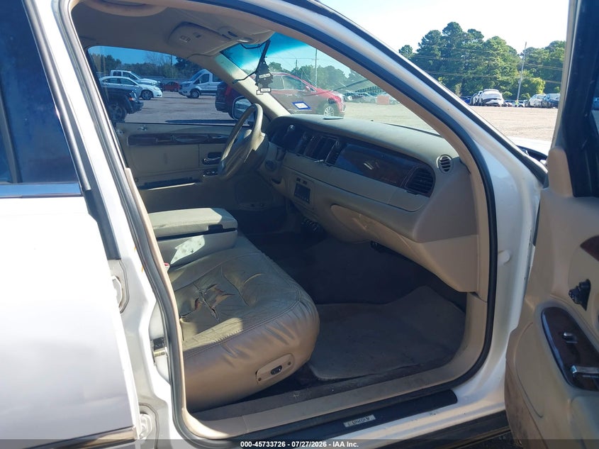2000 LINCOLN TOWN CAR auction photo 5