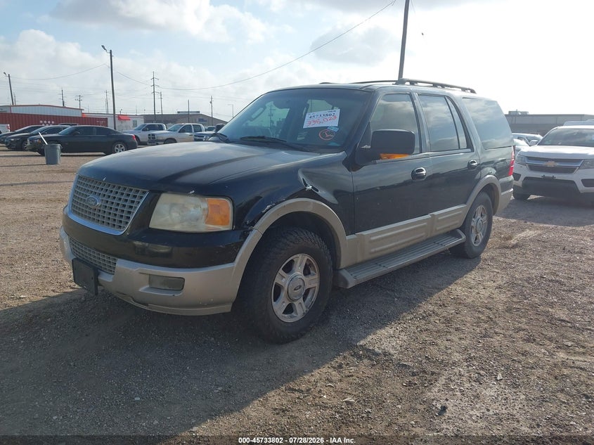 2005 Ford Expedition, Left Front, IAAI, VIN 1FMFU17595LA63900 — photo 2