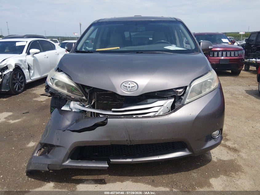 TOYOTA SIENNA - zdjęcie 12