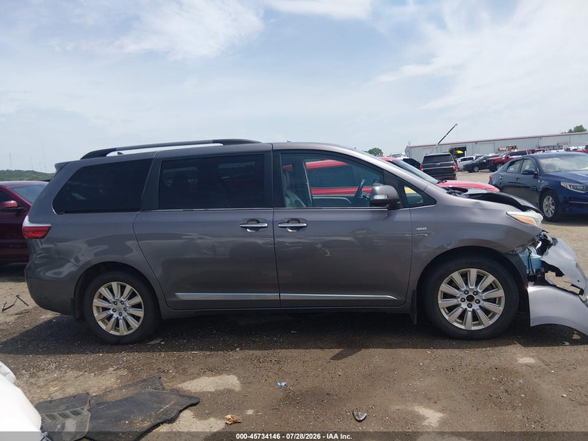 TOYOTA SIENNA - zdjęcie 13