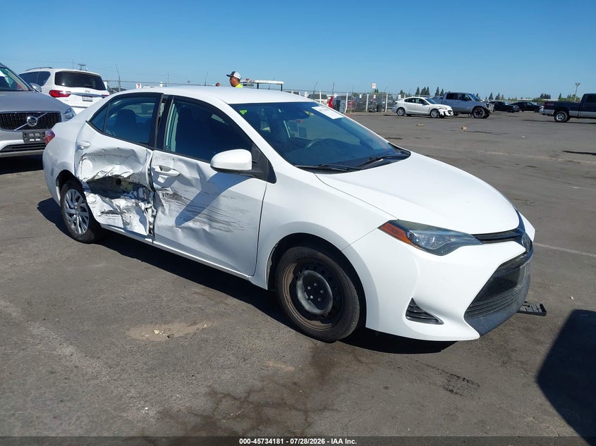 Vin: 5yfburhe8jp783335, lot: 46232880, toyota corolla le 2018 img_1