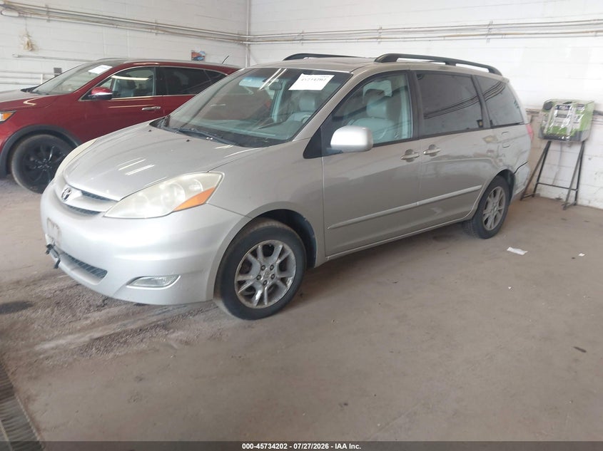 2006 TOYOTA SIENNA auction photo 2