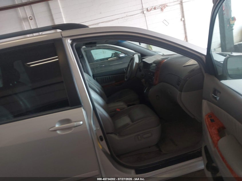 2006 TOYOTA SIENNA auction photo 5