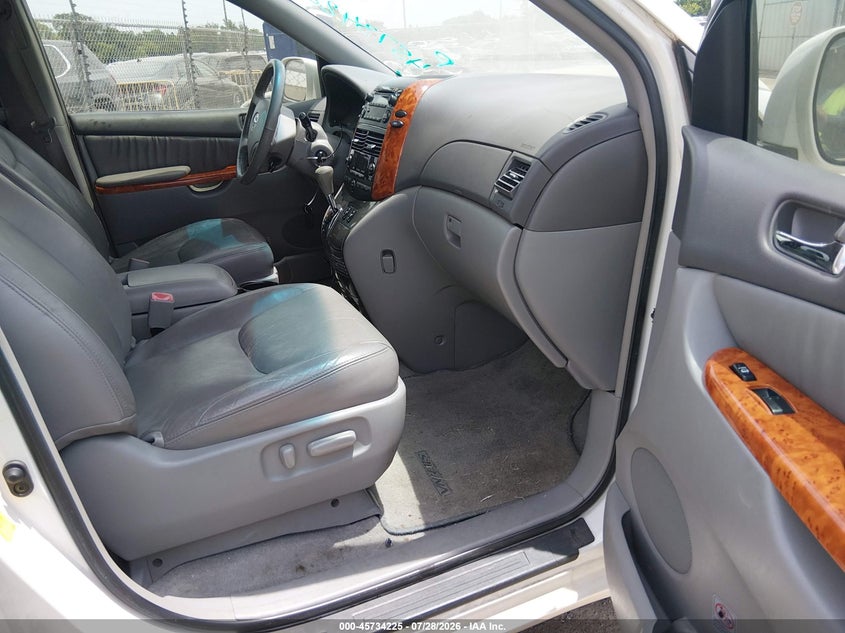 2007 TOYOTA SIENNA auction photo 5