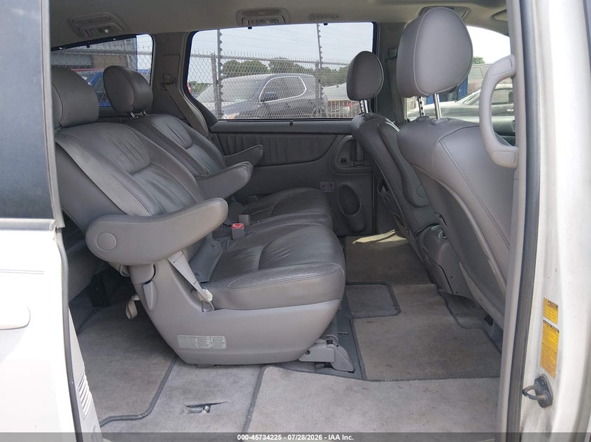 2007 TOYOTA SIENNA auction photo 8