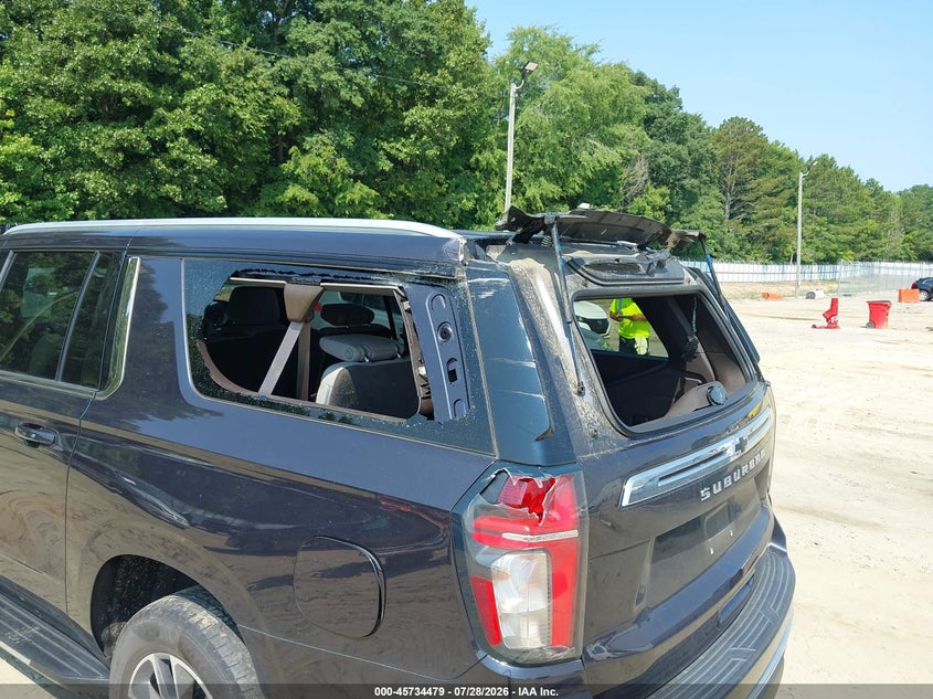 CHEVROLET SUBURBAN - zdjęcie 6