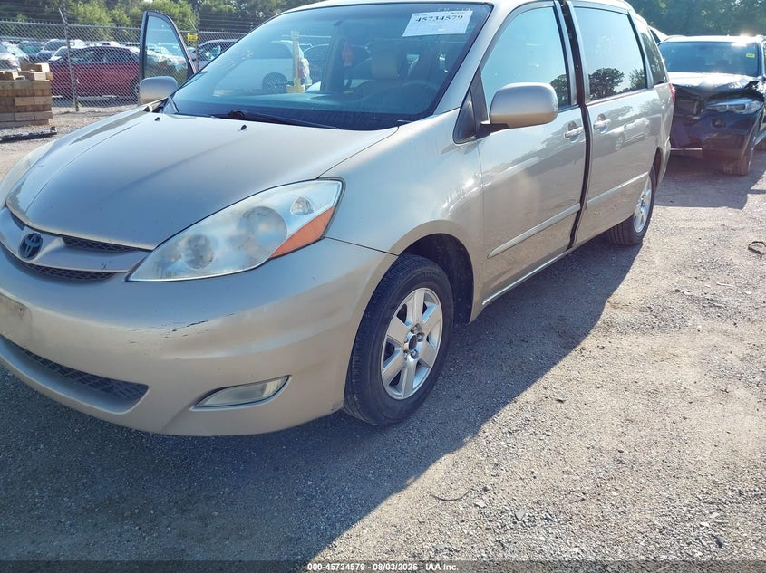 2008 Toyota Sienna, Normal Wear & Tear, IAAI, VIN 5TDZK22C68S177620 — photo 2