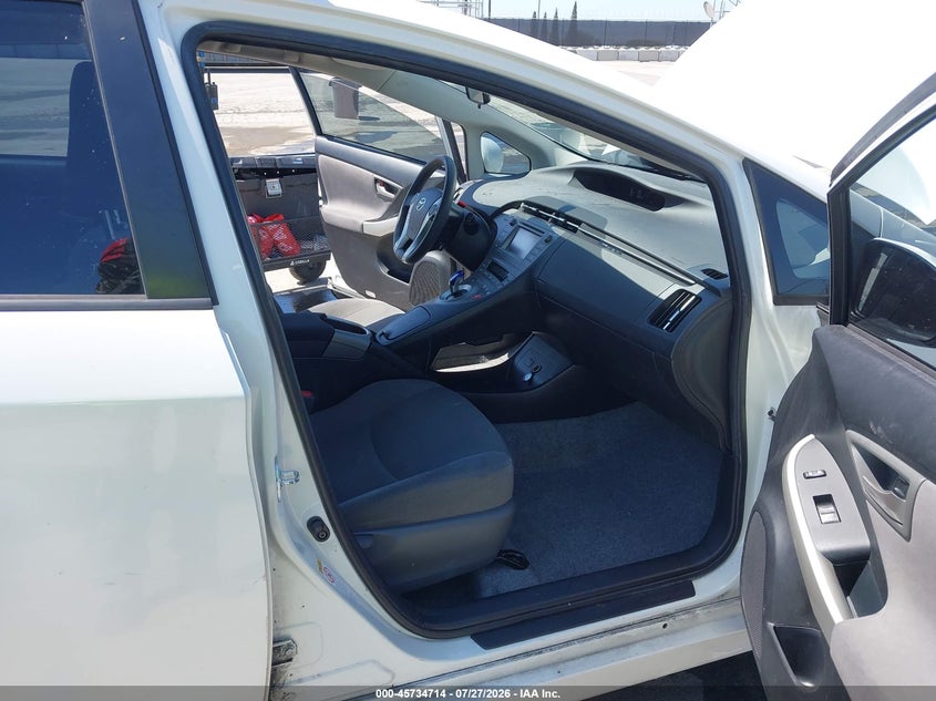 2014 TOYOTA PRIUS auction photo 5