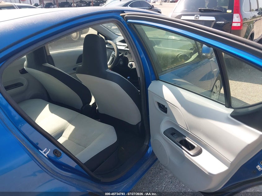 2014 TOYOTA PRIUS C auction photo 8