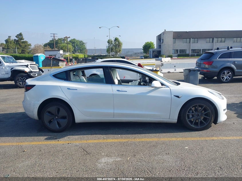 TESLA MODEL 3 - zdjęcie 12