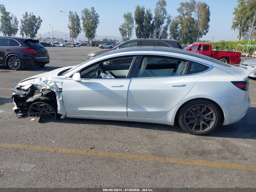 TESLA MODEL 3 - zdjęcie 13