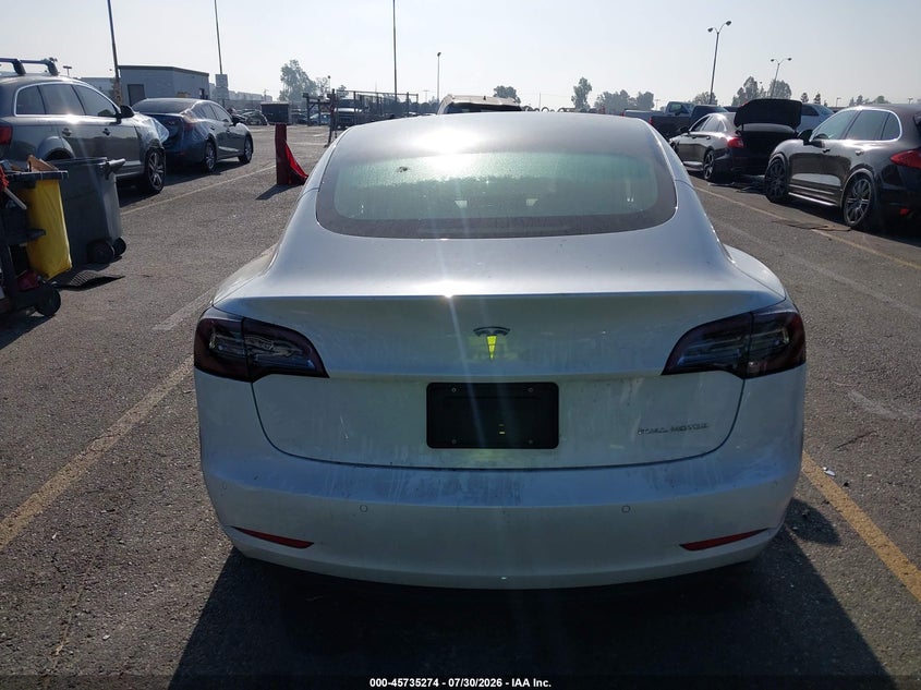TESLA MODEL 3 - zdjęcie 15