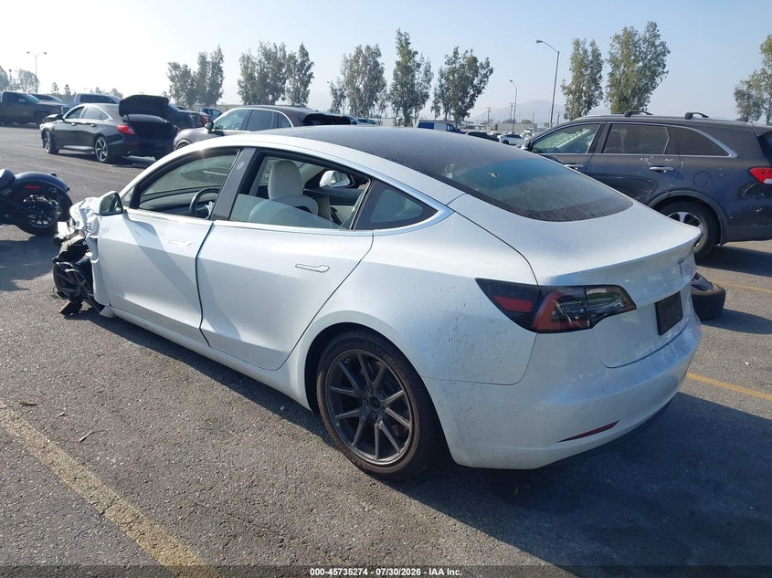 TESLA MODEL 3 - zdjęcie 3