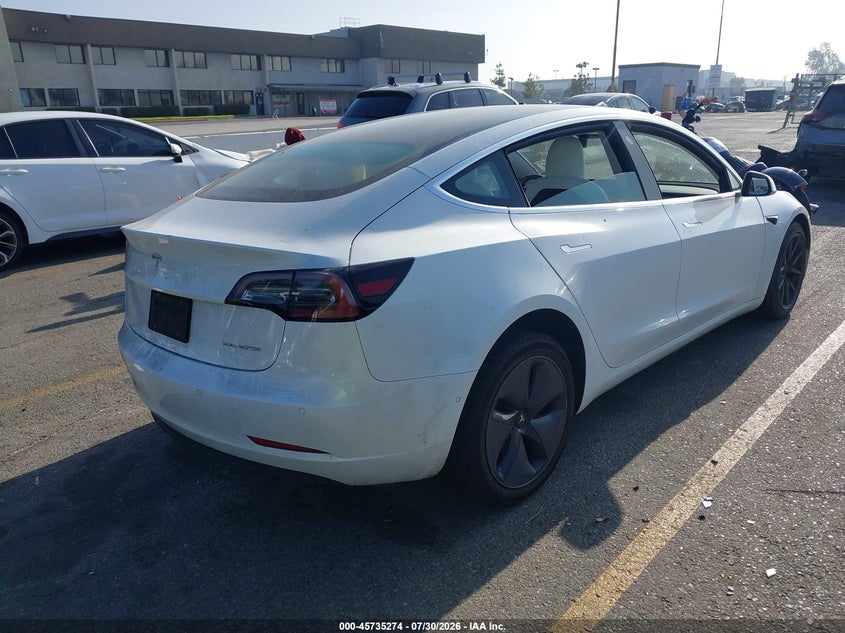TESLA MODEL 3 - zdjęcie 4