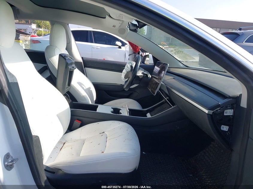 TESLA MODEL 3 - zdjęcie 5