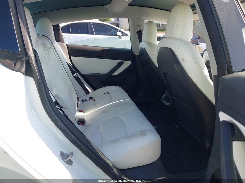 TESLA MODEL 3 - zdjęcie 8