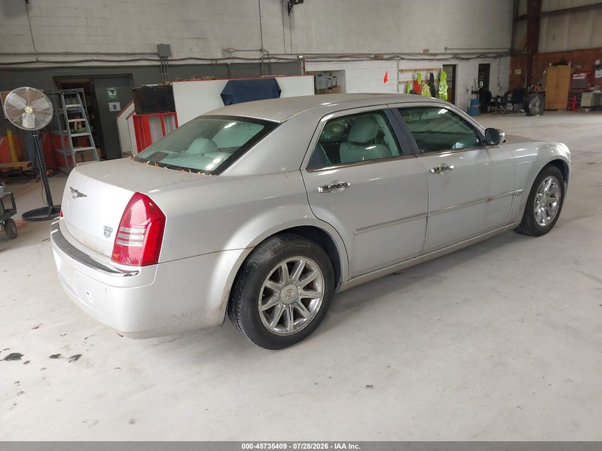 2005 CHRYSLER 300C auction photo 4