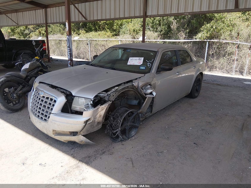 2008 Chrysler 300, Normal Wear & Tear, IAAI, VIN 2C3KA43R08H240622 — photo 2