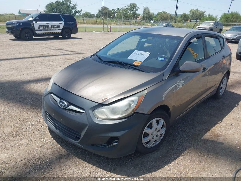 2013 HYUNDAI ACCENT auction photo 2