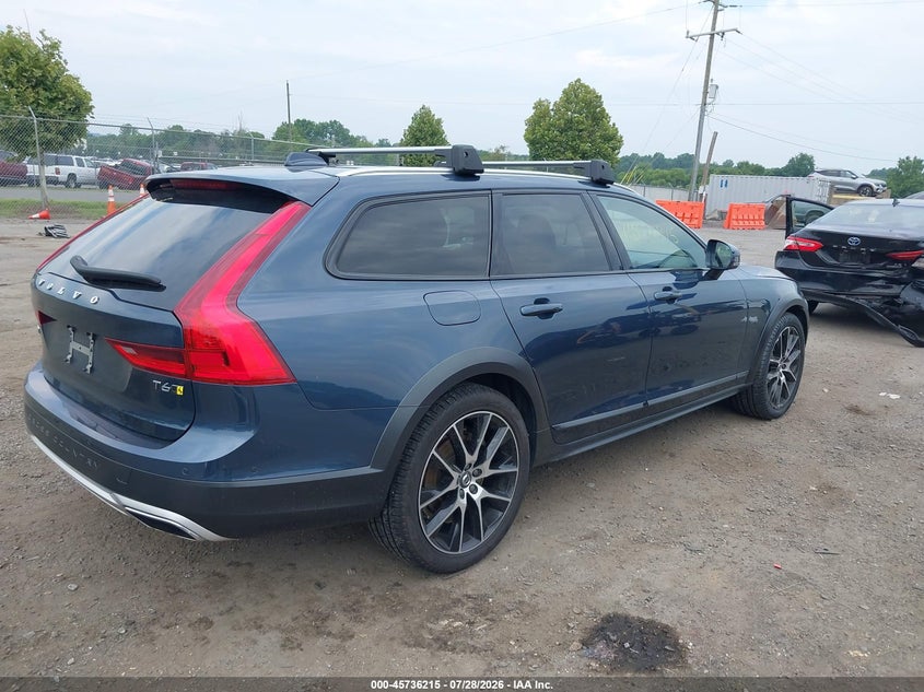 2018 VOLVO V90 CROSS COUNTRY auction photo 4