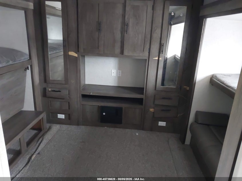 2021 FOREST RIVER WILDWOOD 31KQBTS TRAVEL TRAILER auction photo 5