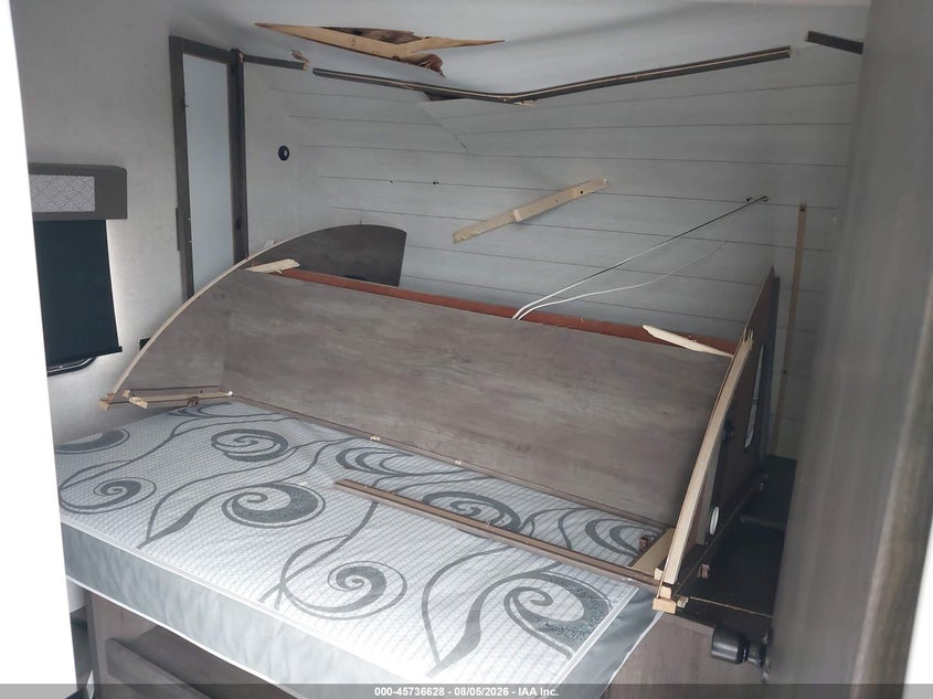 2021 FOREST RIVER WILDWOOD 31KQBTS TRAVEL TRAILER auction photo 8
